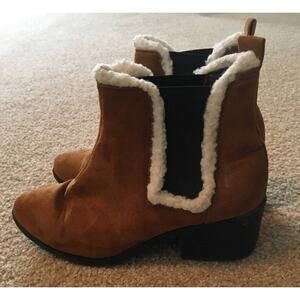 Warm and Cute Modern Rush Size 7 Pull On Bootie With 2' heel